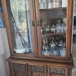 China Cabinet Like New.. No Scratches!