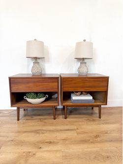 2 Nightstands