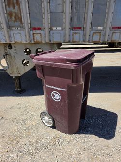 64g *Rare* Cascade Trash Can