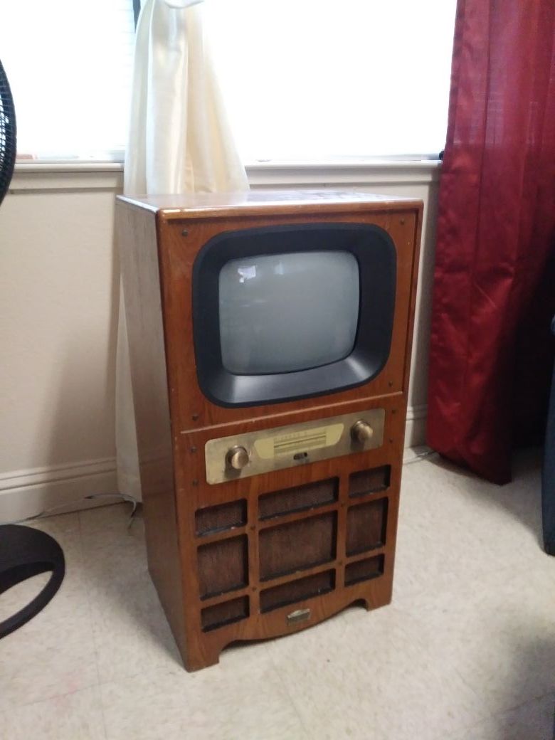 Thomas pacconi 1900-2000 classics antique tv and radio