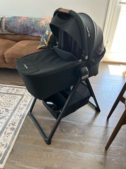Nuna bassinet and stand - lytl series