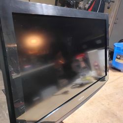 32" Insignia TV W/Remote And Mounting Arms