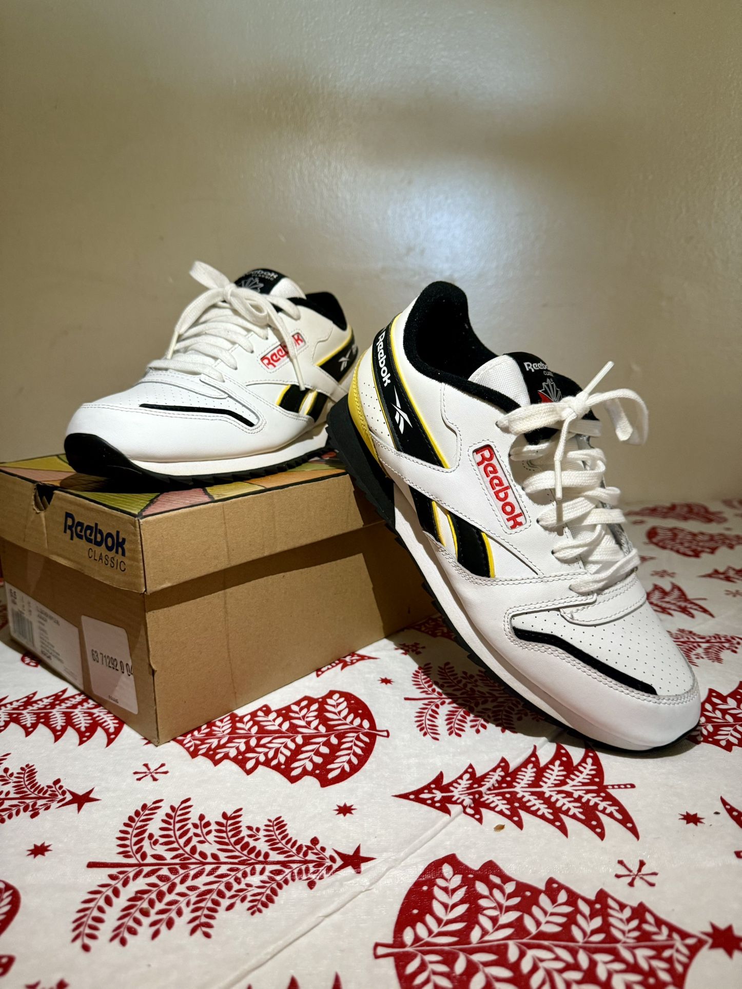 Reebok 5 1/2 Junior CL Leather Ripple Mu