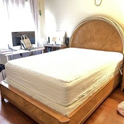 European Style Queen Bed Bedroom Set - $500