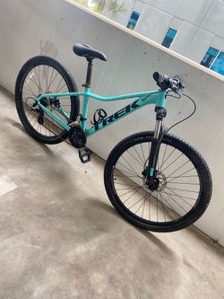Trek Marlin 6 silver alpha aluminum 24 speed tires 27.5