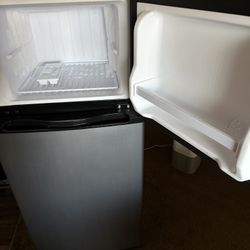 Insignia Mini Fridge like new!