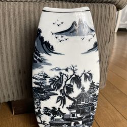 Porcelain decor vase - 10. 3/4 inches 