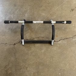 Iron Gym Pull Up Bar