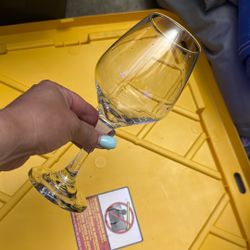 Party Wine Glasses And Clear Cale Stand 