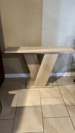 Entry way table