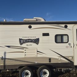2016 Wildwood FR XLT282QBXL
