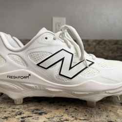 New Balance Fresh Foam Metal Baseball Cleats