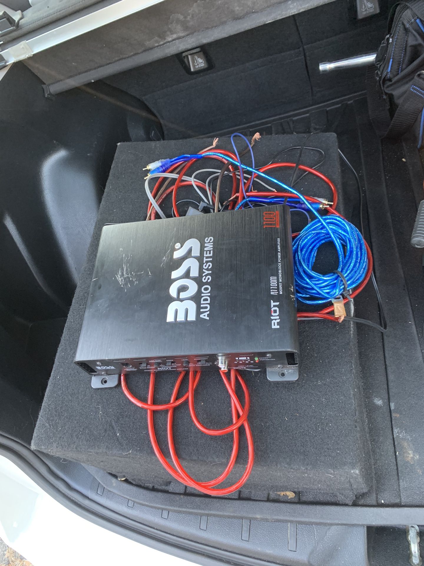1100 Watt Boss Amplifier & Subwoofer
