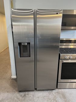 SAMSUNG SIDE-BY-SIDE REFRIGERATOR FOR SALE! 