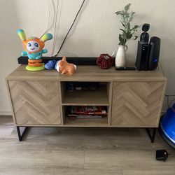 TV CONSOLE