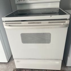 Whirlpool Free Standing White Stove 4 Top  Burner