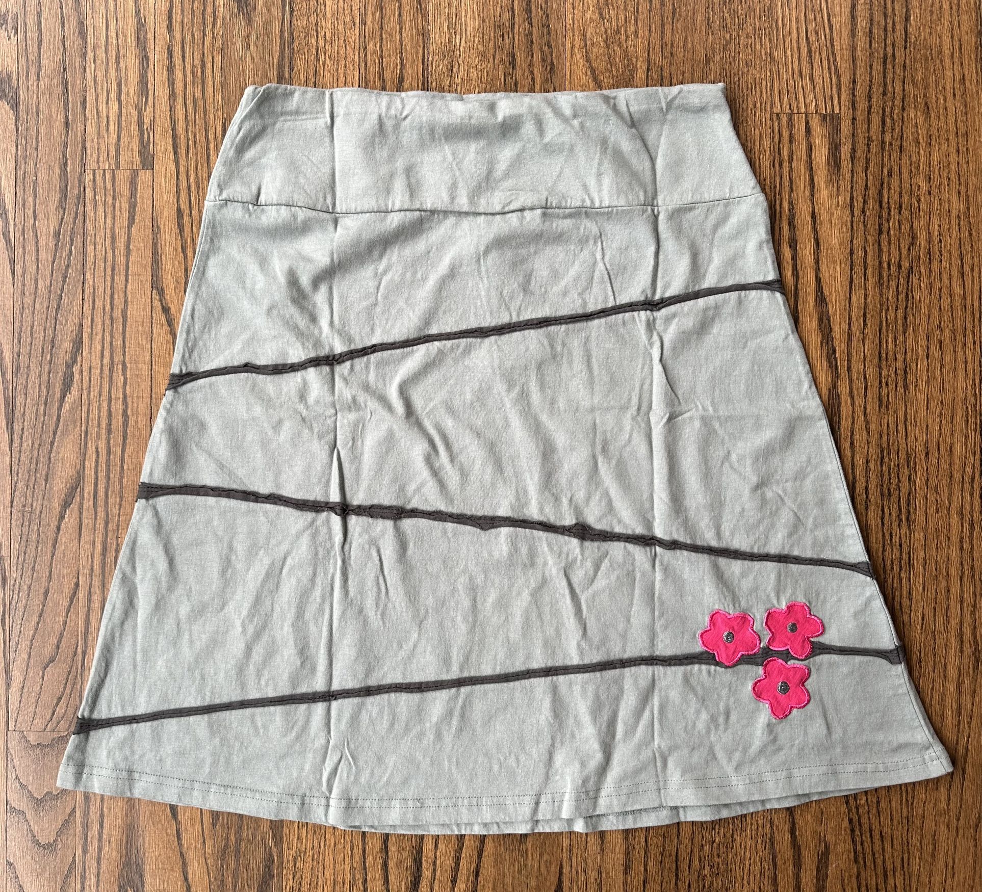 NWT Appliqué skirt by Elevation Trade, size L