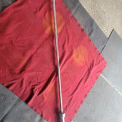 OLYMPIC 7' BAR.  45LBs  USED IN GOOD CONDITION  NO LABELS 
11525 S HALSTED  dunkin donuts/
7111.S WESTERN WALGREENS 
DELIVERY AVAILABLE $
65$.   CASH 