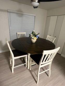 Round Dining table
