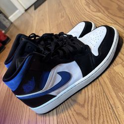 Jordan 1 “white black racer blue” size 11