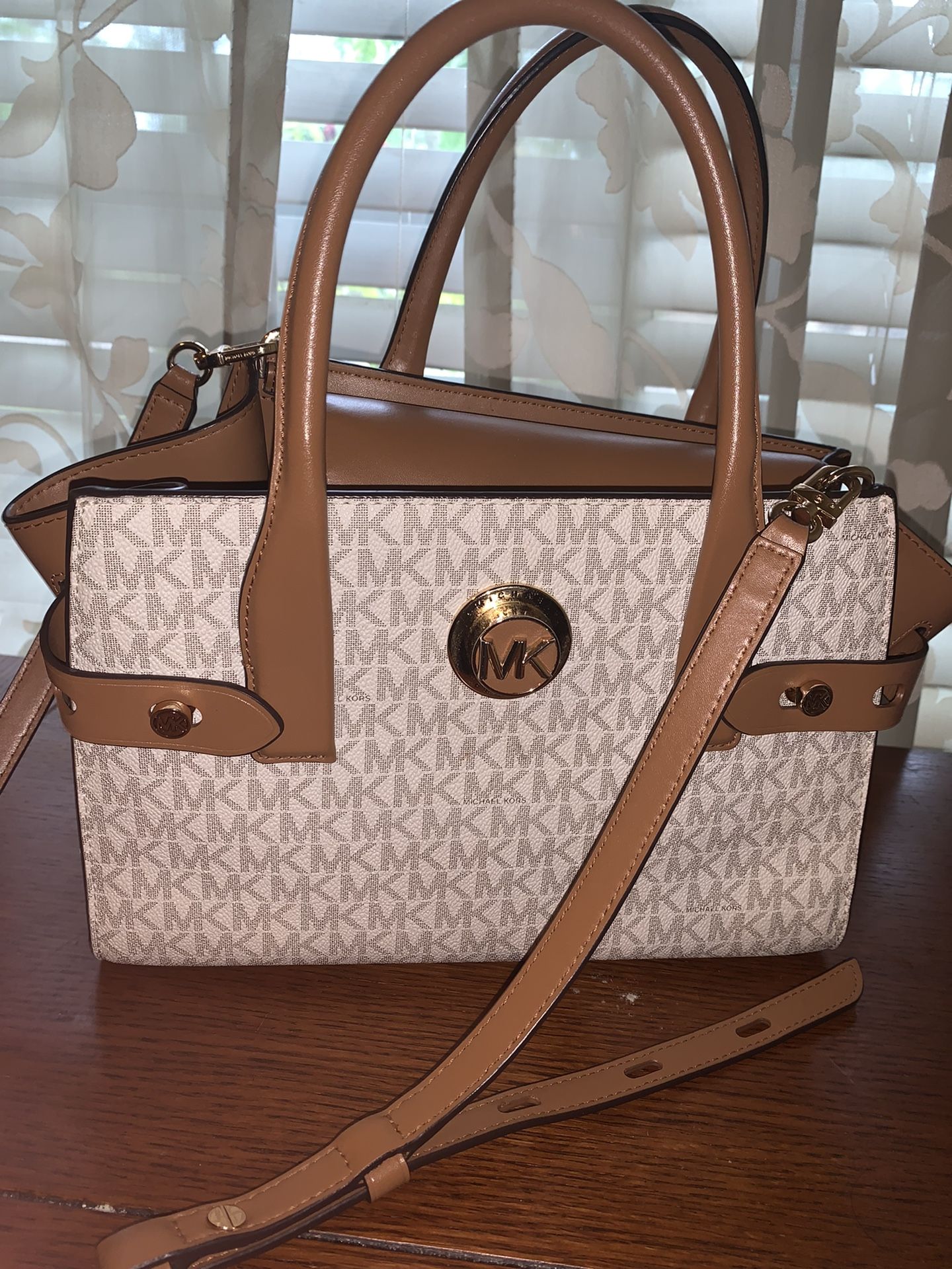 Michael Kors Bucket Bag for Sale in Humble, TX - OfferUp