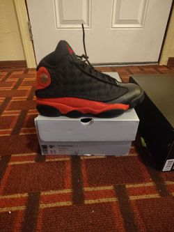 AIR JORDAN 13 RETRO SIZE 9. 5 RED AND BLACK