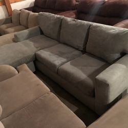 L Shaped Sectional Pull Out Couch “WE DELIVER”