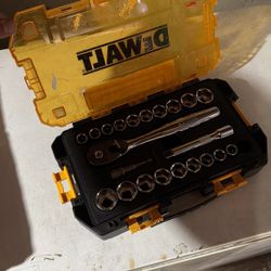 1/4 in. and 3/8 in. Drive Ratchet & Socket Set 