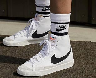 Nike Women's Blazer Mid 77 Shoe Size : US 12