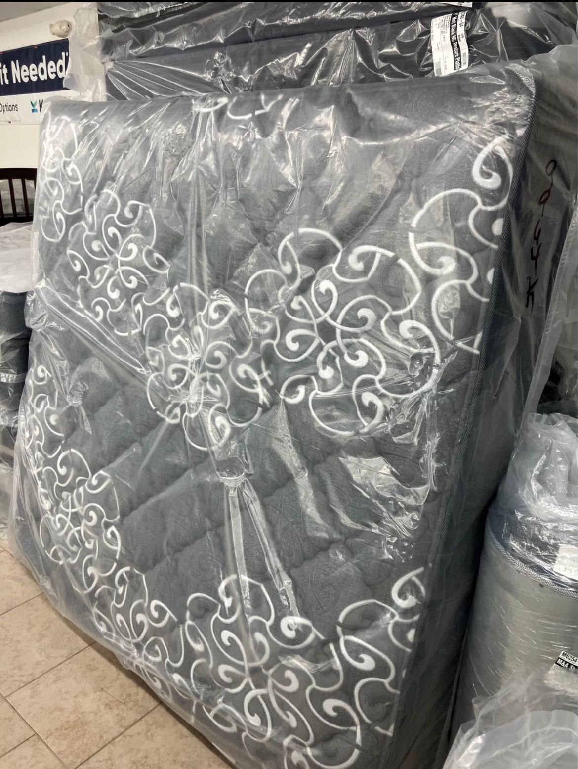 🚨New king 10” Pillow Top Mattress🚨