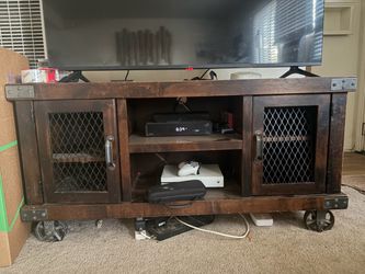 Entertainment center