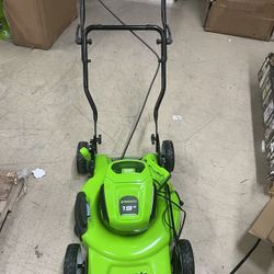 19” Greenworks 40V Cordless Battery Push Mower + 4.0Ah Battery & Charger
