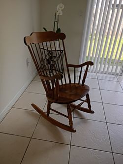 ROCKING CHAIR