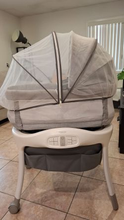 Graco Bassinet with Mosquito Net - Read the description