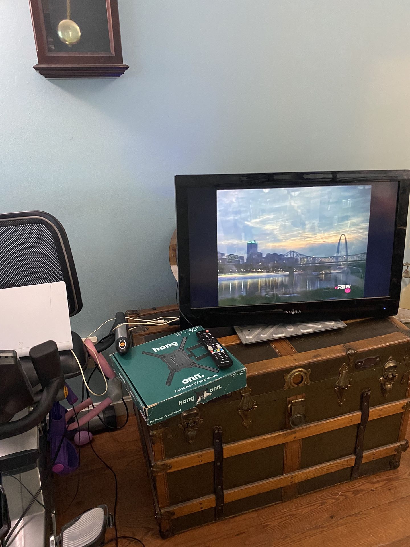 Tv Insignia32”. Tv Wall Mount . Tv Antenna