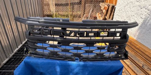 Chevrolet Silverado 1500 Grille Black (2022-2023)