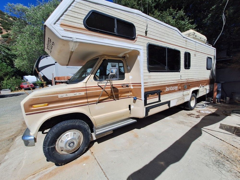 FREE.... almost..$800 Obo.. motorhome 87 jamboree Must move fast.
Has onan generator on board