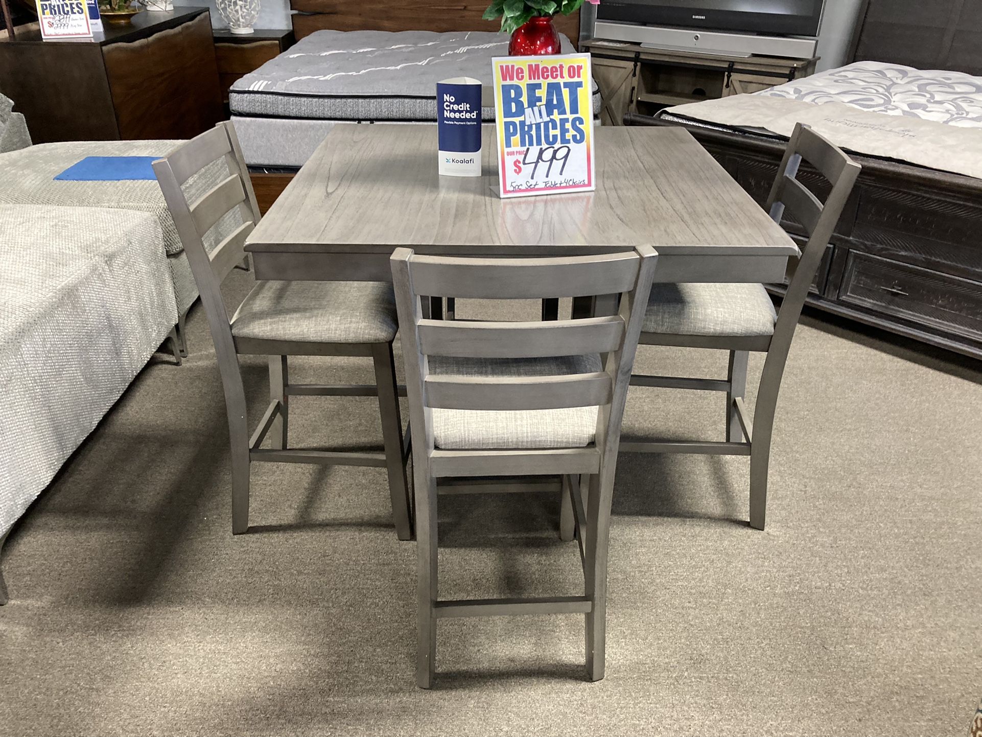 Stunning Dining Set ✨🤎 Easy Financing Available ✨💛 Free Delivery 🚚