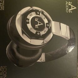 Professional headphones 