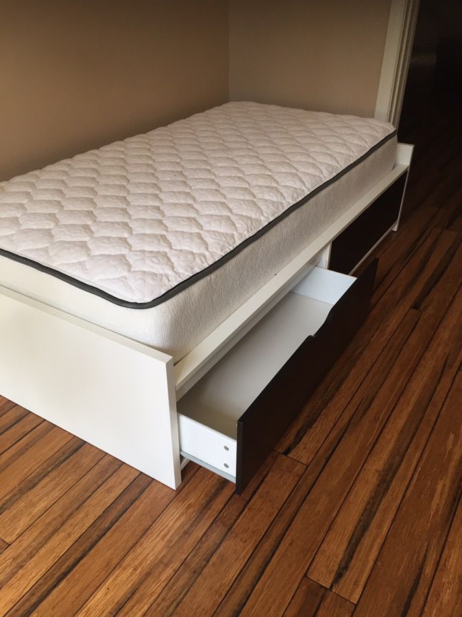 Twin Bed with drawers and mattress