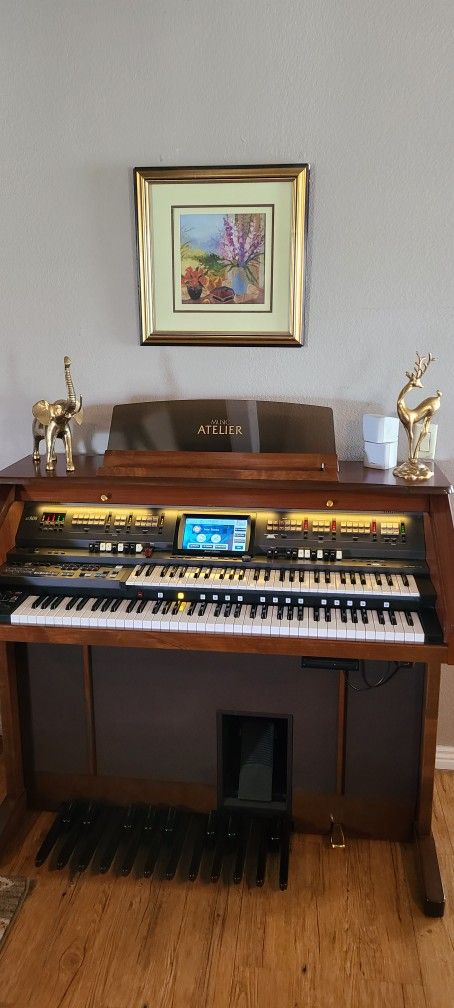 Roland ATELIER AT-800 Organ & Piano