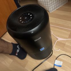 Levoit Air Purifier – Excellent Condition – Works Perfectly