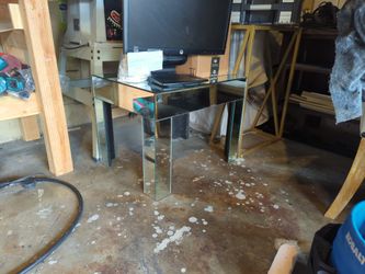 Mirrored Glass End Tablev