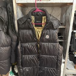 Brand New Luxury Mens XL Puffer Vest With Optional Beanie 