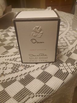 OSCAR DE LA RENTA EAU DE PARFUM.
