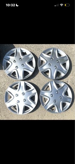 WJ-5049-14” Silver Hubcaps Wheel Covers Set of 4 NEW Some Scratches