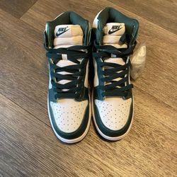 Nike Dunk Spartan Green Size 8 Men 