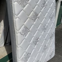 Queen  Mattress And Box Spring 