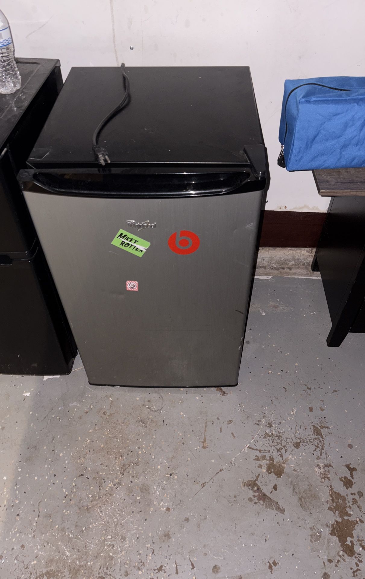 Whirl Pool Mini Fridge