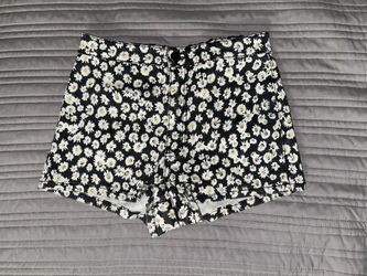 High Waisted Daisy Printed Shorts 